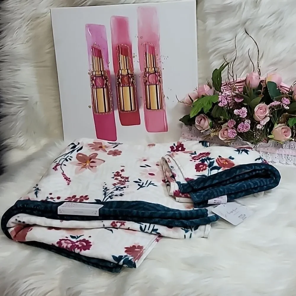 1510  KASSAFINA Home Collection  Floral Towels Set 2  NWT